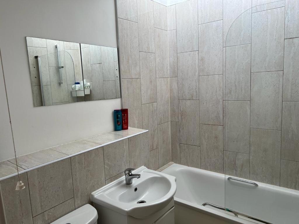 Entire Flat In Euston-Kings Cross Apartment ลอนดอน ภายนอก รูปภาพ